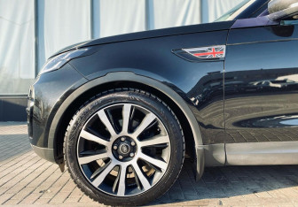 Подержанный автомобиль Land Rover Discovery 2017 года (23 фото)