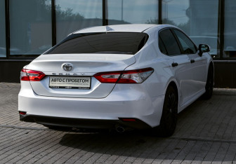 Подержанный автомобиль Toyota Camry Sedan 2018 года (5 фото)