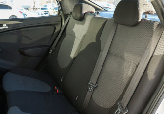 Подержанный автомобиль Hyundai Solaris Sedan 2013 года (17 фото)