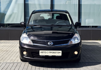 Подержанный автомобиль Nissan Tiida Hatchback 2012 года (8 фото)