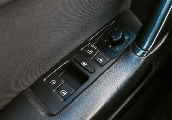 Подержанный автомобиль Volkswagen Passat Sedan 2012 года (14 фото)