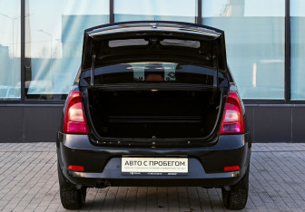 Подержанный автомобиль Renault Logan Sedan 2011 года (17 фото)