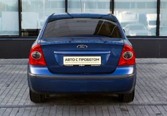 Подержанный автомобиль Ford Focus Sedan 2006 года (4 фото)