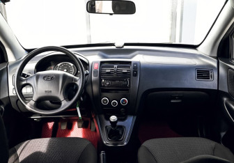 Подержанный автомобиль Hyundai Tucson 2008 года (16 фото)