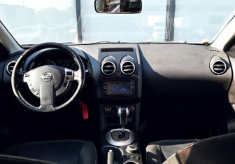 Подержанный автомобиль Nissan Qashqai 2011 года (18 фото)