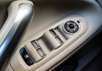 Подержанный автомобиль Ford Mondeo Sedan 2012 года (16 фото)