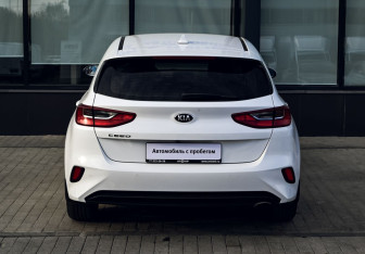 Подержанный автомобиль Kia Ceed Hatchback 2019 года (4 фото)