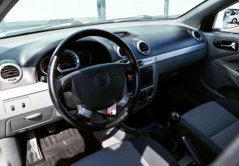Подержанный автомобиль Chevrolet Lacetti Hatchback 2012 года (13 фото)