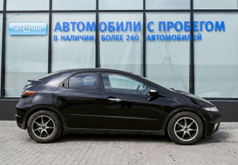Подержанный автомобиль Honda Civic Hatchback 2008 года (6 фото)