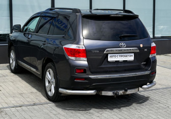 Подержанный автомобиль Toyota Highlander 2012 года (3 фото)