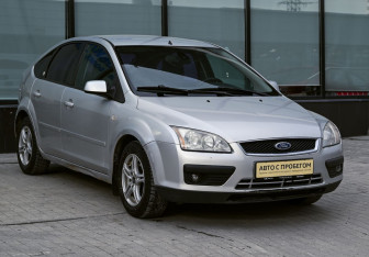 Подержанный автомобиль Ford Focus Hatchback 2006 года (7 фото)