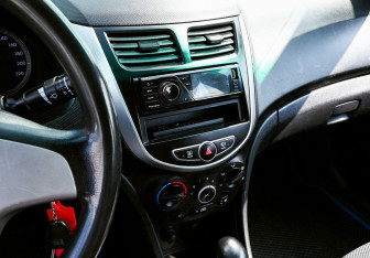 Подержанный автомобиль Hyundai Solaris Sedan 2010 года (10 фото)