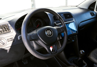Подержанный автомобиль Volkswagen Polo Sedan 2018 года (10 фото)