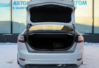 Подержанный автомобиль Ford Mondeo Sedan 2011 года (19 фото)