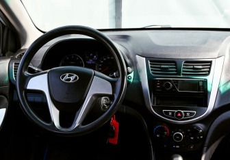 Подержанный автомобиль Hyundai Solaris Sedan 2010 года (17 фото)