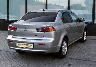 Подержанный автомобиль Mitsubishi Lancer Sedan 2013 года (5 фото)