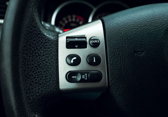 Подержанный автомобиль Nissan Tiida Hatchback 2012 года (13 фото)