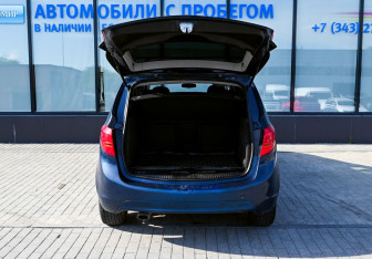 Подержанный автомобиль Opel Meriva 2012 года (20 фото)