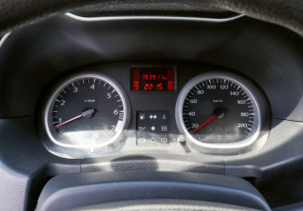 Подержанный автомобиль Renault Duster 2012 года (11 фото)