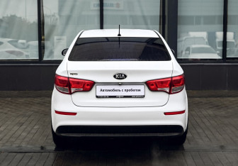 Подержанный автомобиль Kia Rio Sedan 2015 года (4 фото)