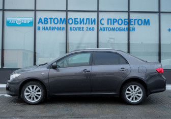 Подержанный автомобиль Toyota Corolla Sedan 2006 года (2 фото)
