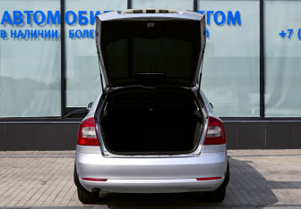 Подержанный автомобиль Skoda Octavia Liftback 2012 года (17 фото)