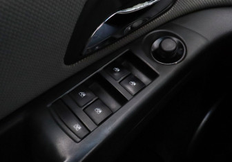 Подержанный автомобиль Chevrolet Cruze Sedan 2011 года (12 фото)