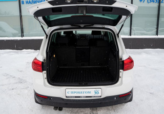 Подержанный автомобиль Volkswagen Tiguan 2013 года (23 фото)