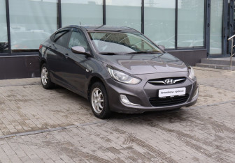 Подержанный автомобиль Hyundai Solaris Sedan 2012 года (7 фото)