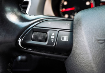 Подержанный автомобиль Audi Q3 2012 года (15 фото)