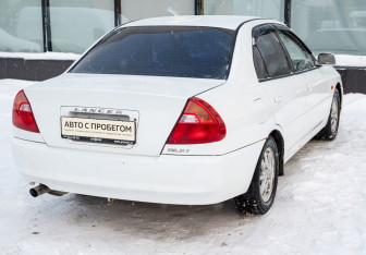 Подержанный автомобиль Mitsubishi Lancer Sedan 2000 года (6 фото)