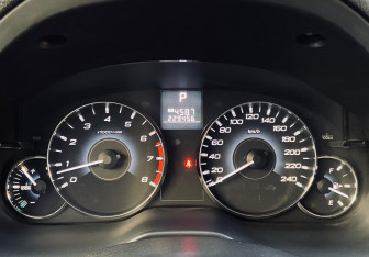 Подержанный автомобиль Subaru Outback Wagon 2011 года (15 фото)