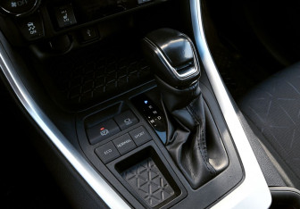 Подержанный автомобиль Toyota RAV4 2020 года (16 фото)