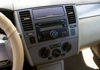 Подержанный автомобиль Nissan Tiida Hatchback 2007 года (10 фото)