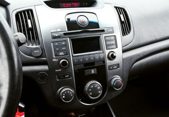 Подержанный автомобиль Kia Cerato Sedan 2010 года (14 фото)