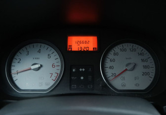 Подержанный автомобиль Renault Logan Sedan 2008 года (13 фото)