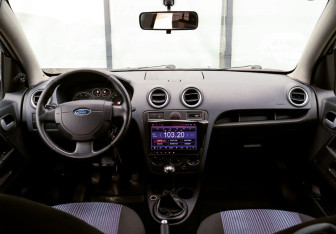 Подержанный автомобиль Ford Fusion 2008 года (16 фото)