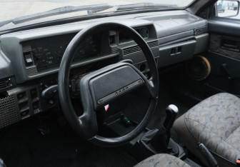 Подержанный автомобиль LADA (ВАЗ) 2109 Hatchback 2003 года (9 фото)