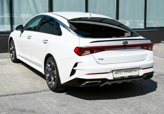 Подержанный автомобиль Kia K5 2021 года (3 фото)