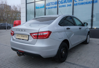 Подержанный автомобиль LADA (ВАЗ) Vesta Sedan 2019 года (5 фото)