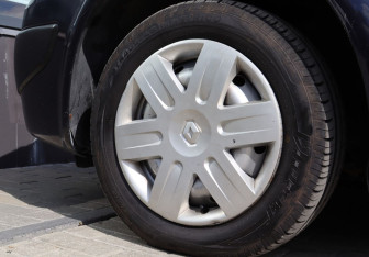 Подержанный автомобиль Renault Megane Sedan 2007 года (22 фото)