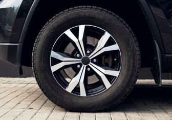 Подержанный автомобиль Jeep Grand Cherokee 2011 года (23 фото)