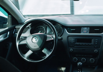 Подержанный автомобиль Skoda Octavia Liftback 2014 года (10 фото)