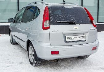 Подержанный автомобиль Chevrolet Rezzo 2008 года (3 фото)