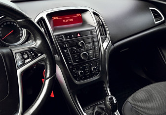 Подержанный автомобиль Opel Astra Hatchback 2012 года (9 фото)