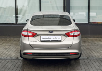 Подержанный автомобиль Ford Mondeo Sedan 2016 года (4 фото)