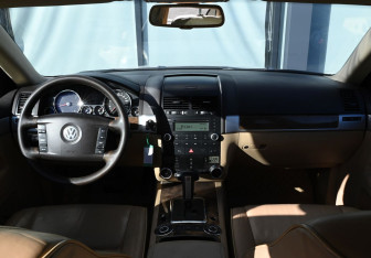 Подержанный автомобиль Volkswagen Touareg 2008 года (18 фото)