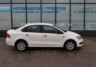Подержанный автомобиль Volkswagen Polo Sedan 2013 года (6 фото)