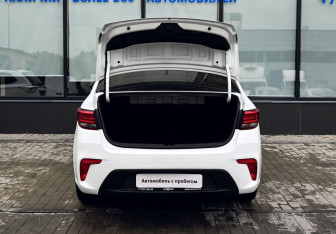 Подержанный автомобиль Kia Rio Sedan 2018 года (20 фото)