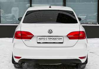 Подержанный автомобиль Volkswagen Jetta Sedan 2013 года (4 фото)